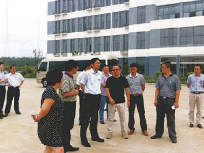 Li Chunhua, member of the Standing Committee of the Suyu District Committee, deputy secretary and de